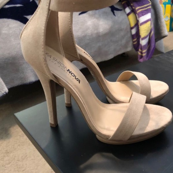 Heels - Picture 2 of 4